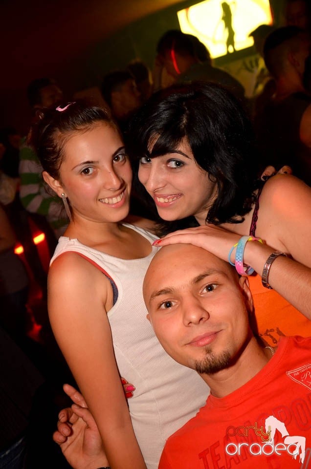 Party cu DJ Mendez în Club Atti's,