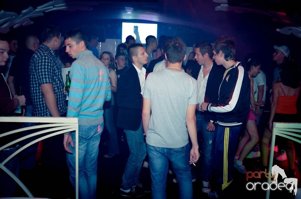 Party cu DJ Mendez în Club Atti's,