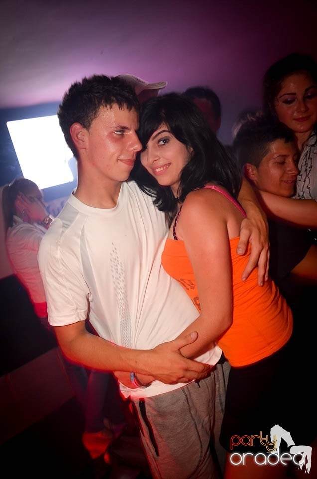 Party cu DJ Mendez în Club Atti's,