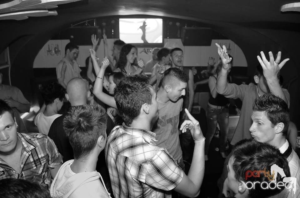 Party cu DJ Mendez în Club Atti's,