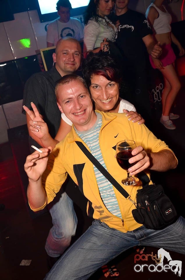 Party cu DJ Mendez în Club Atti's,