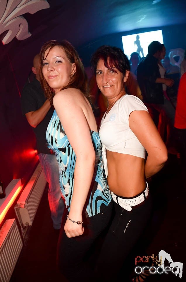 Party cu DJ Mendez în Club Atti's,