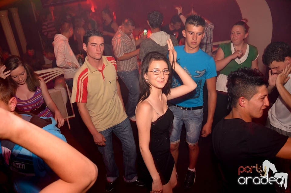 Party cu DJ Mendez în Club Atti's,