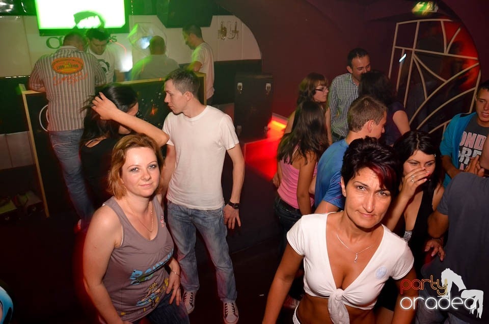 Party cu DJ Mendez în Club Atti's,