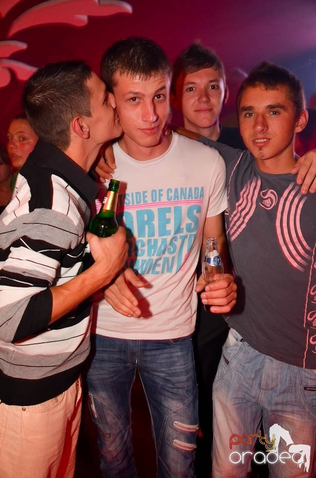 Party cu DJ Mendez în Club Atti's,