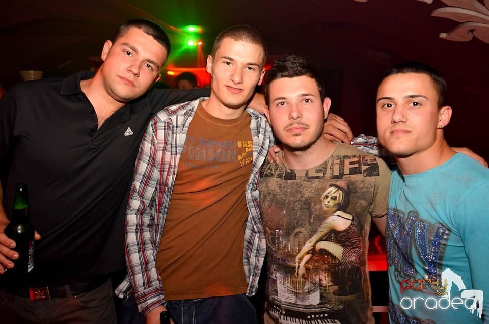 Party cu DJ Mendez în Club Atti's,