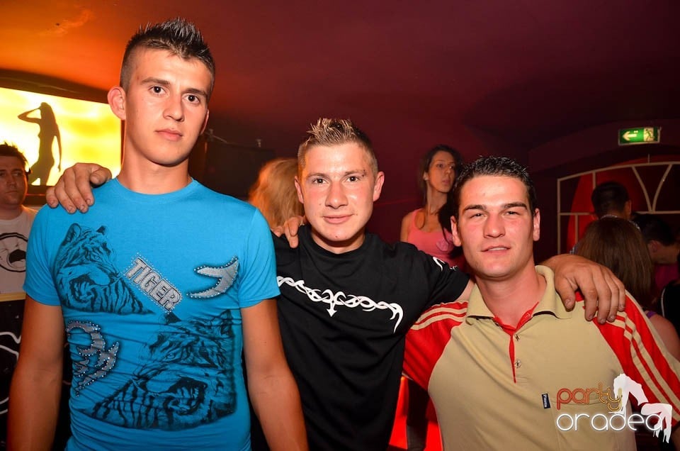 Party cu DJ Mendez în Club Atti's,