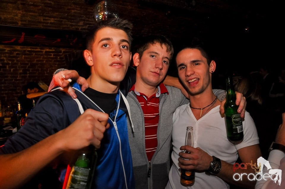 Party cu Promoţii în Club Escape,
