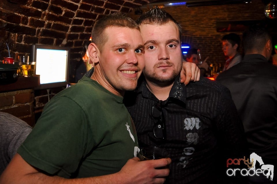 Party cu Promoţii în Club Escape,