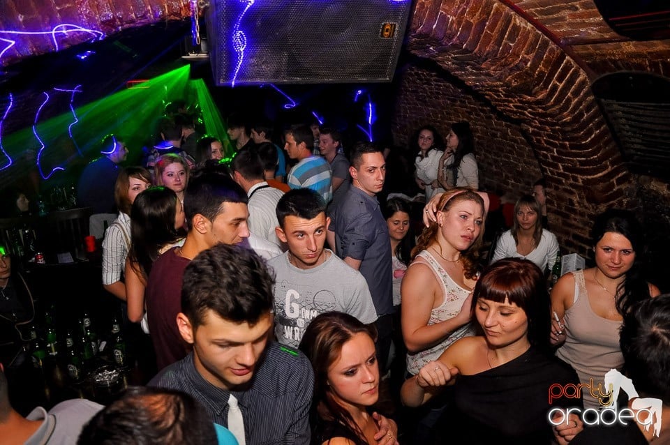 Party cu Promoţii în Club Escape, 