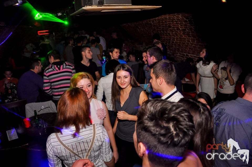 Party cu Promoţii în Club Escape,
