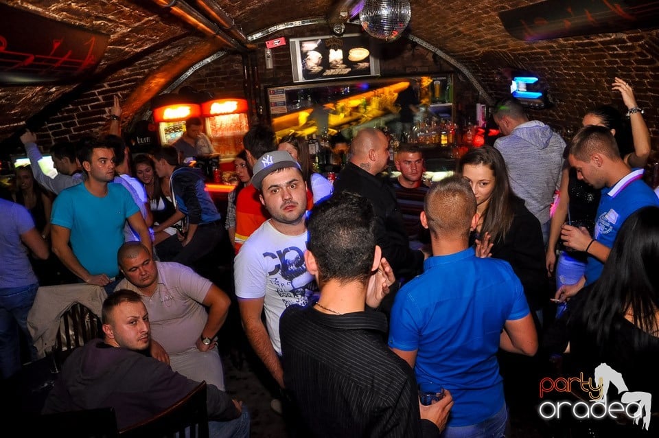 Party cu Promoţii în Club Escape, 