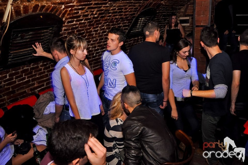 Party cu Promoţii în Club Escape,