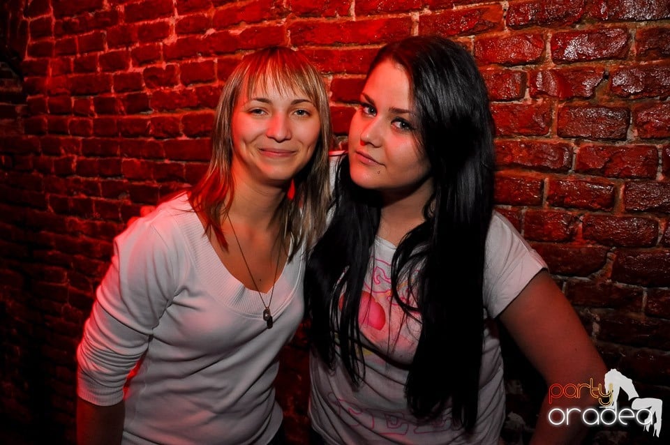 Party cu Promoţii în Club Escape,