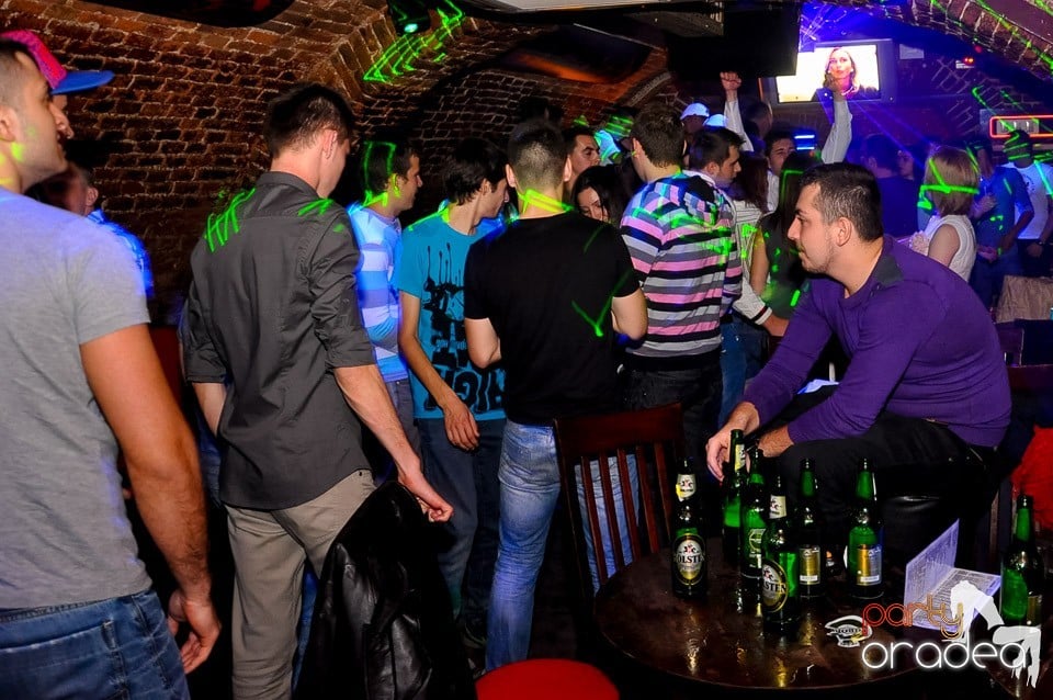 Party cu Promoţii în Club Escape, 