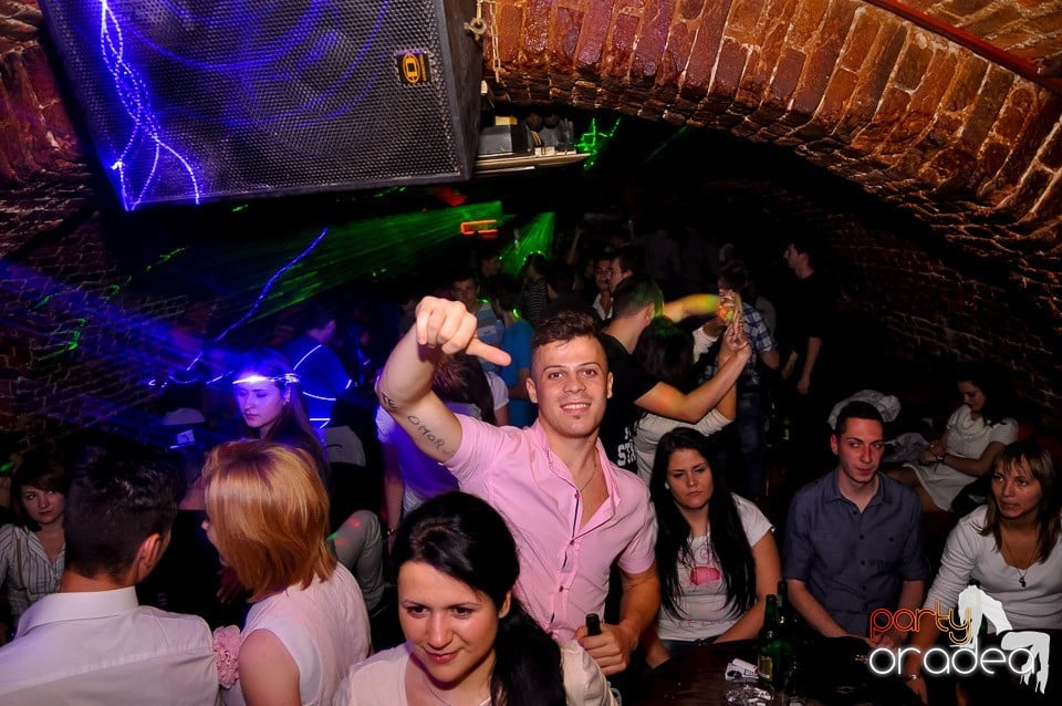 Party cu Promoţii în Club Escape,