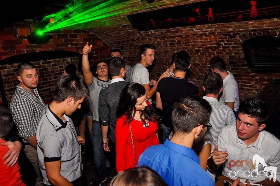 Party cu Promoţii în Club Escape,