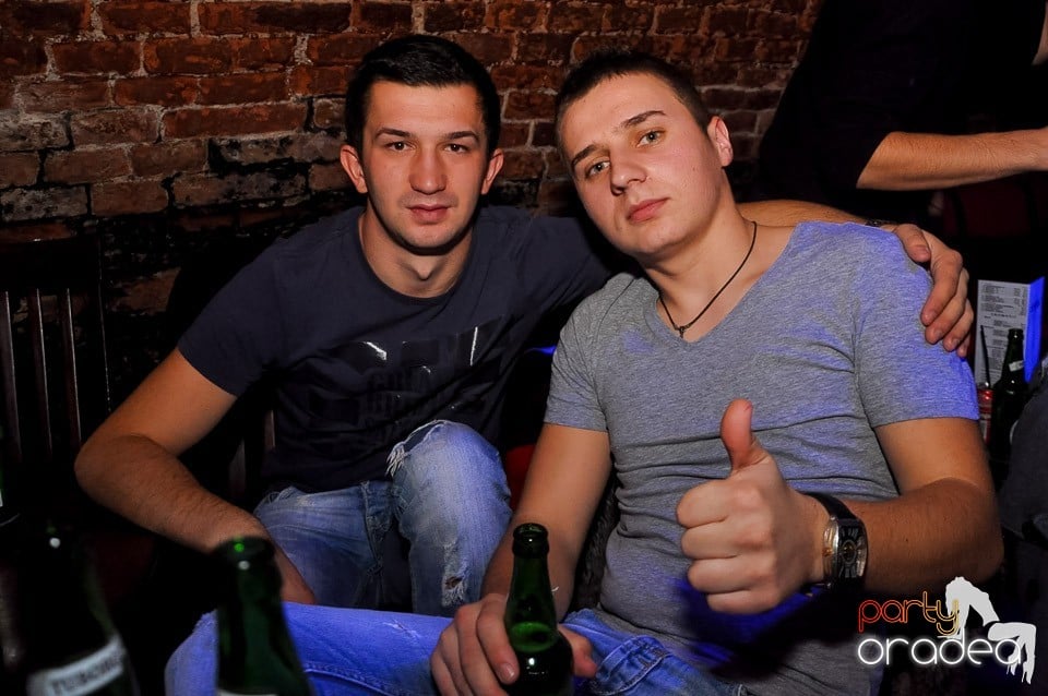 Party cu Promoţii în Club Escape, 
