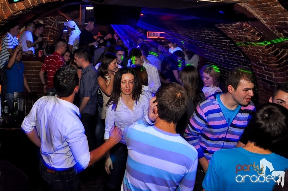 Party cu Promoţii în Club Escape, 