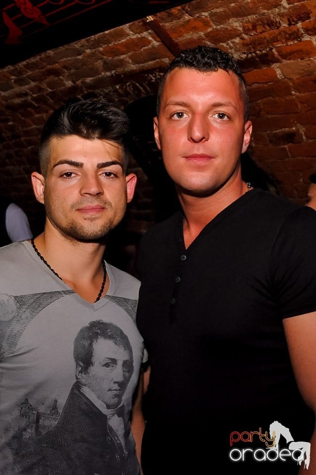 Party cu Promoţii în Club Escape,