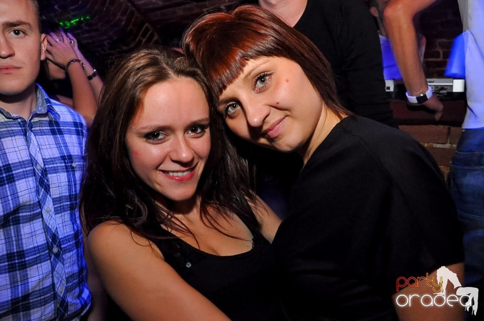 Party cu Promoţii în Club Escape,