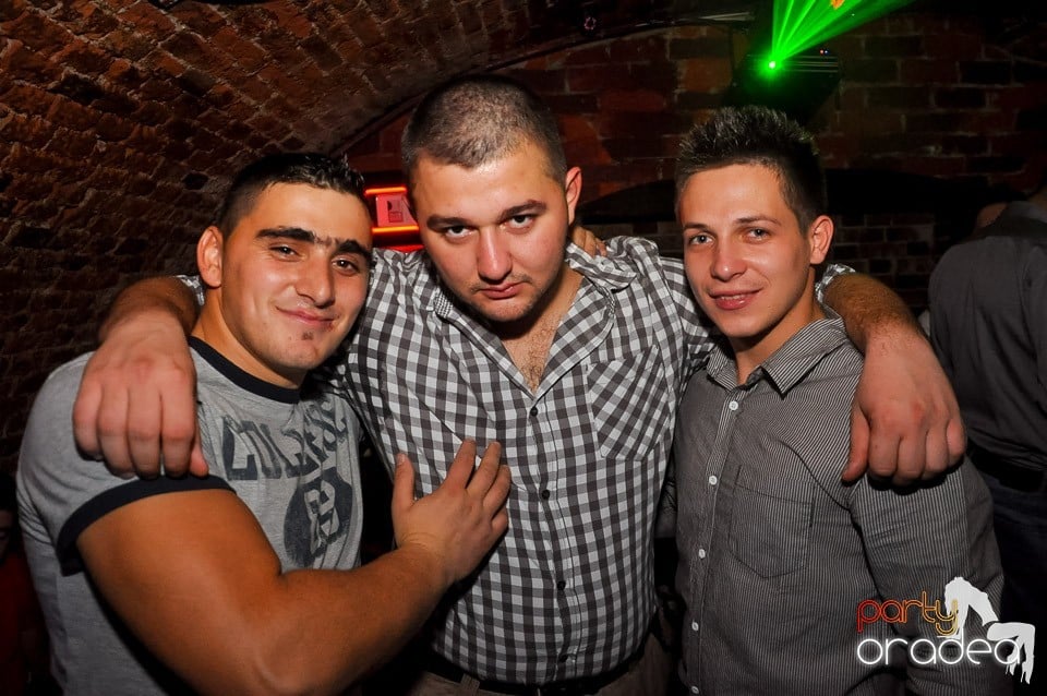 Party cu Promoţii în Club Escape,