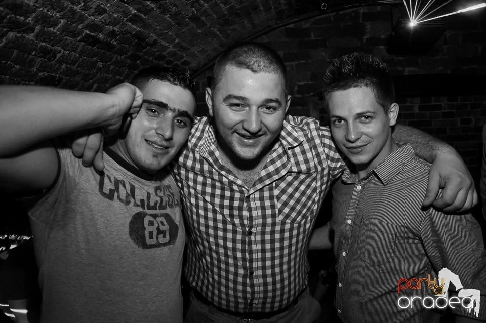 Party cu Promoţii în Club Escape,