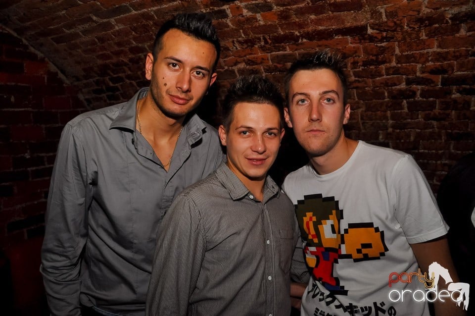 Party cu Promoţii în Club Escape,
