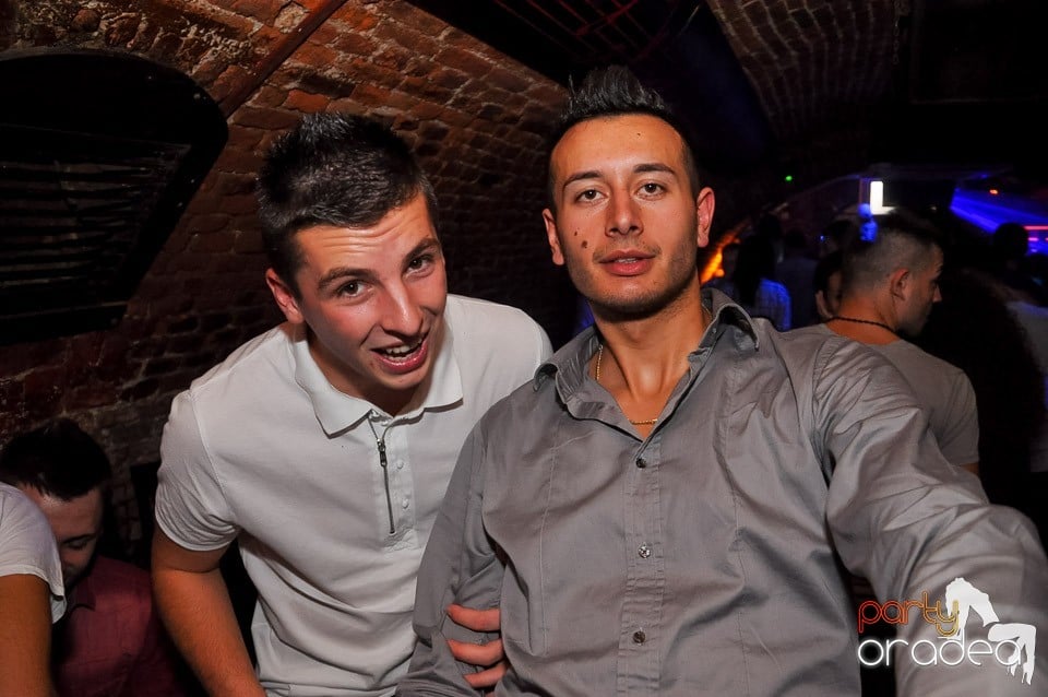 Party cu Promoţii în Club Escape,