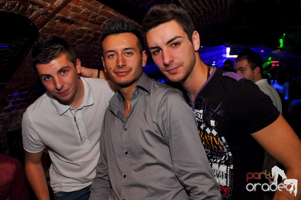 Party cu Promoţii în Club Escape,