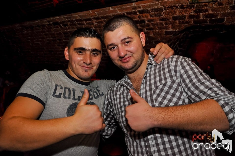 Party cu Promoţii în Club Escape,
