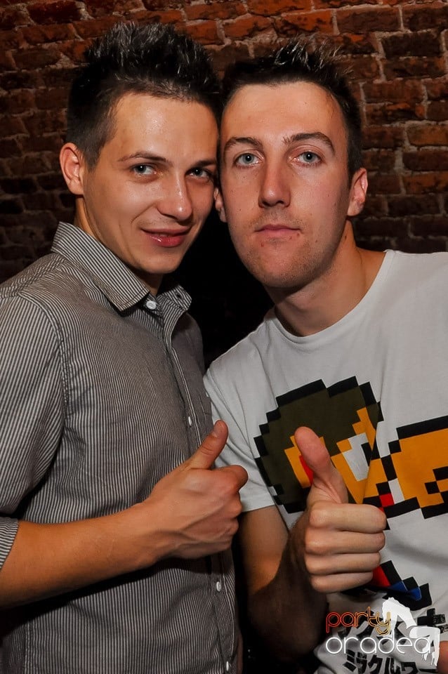 Party cu Promoţii în Club Escape,
