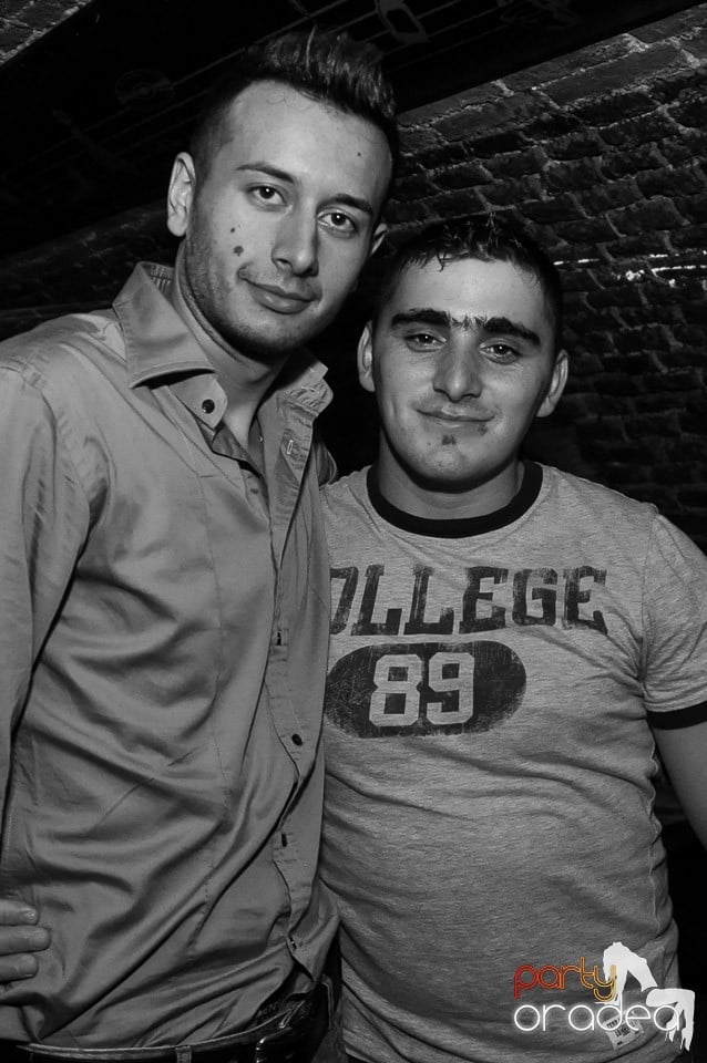 Party cu Promoţii în Club Escape,