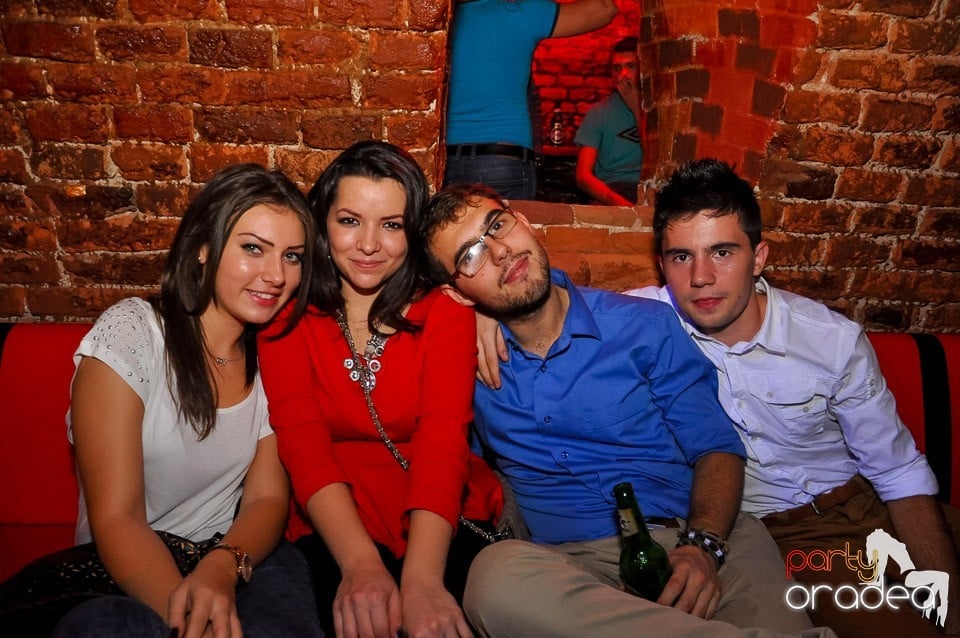 Party cu Promoţii în Club Escape,