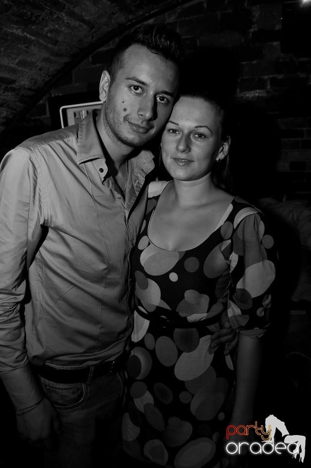 Party cu Promoţii în Club Escape,