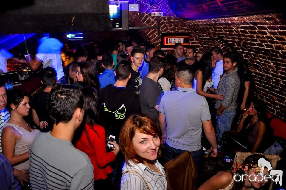 Party cu Promoţii în Club Escape, 