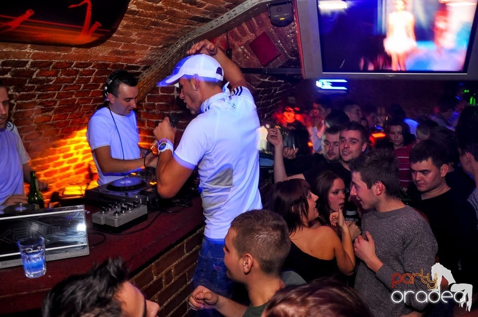 Party cu Promoţii în Club Escape,