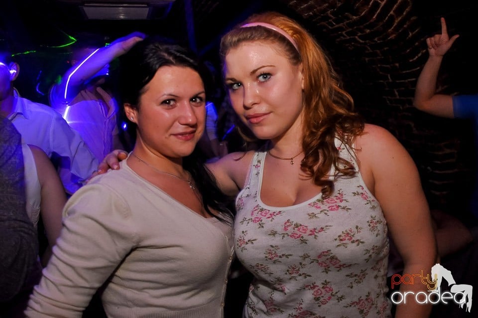 Party cu Promoţii în Club Escape,
