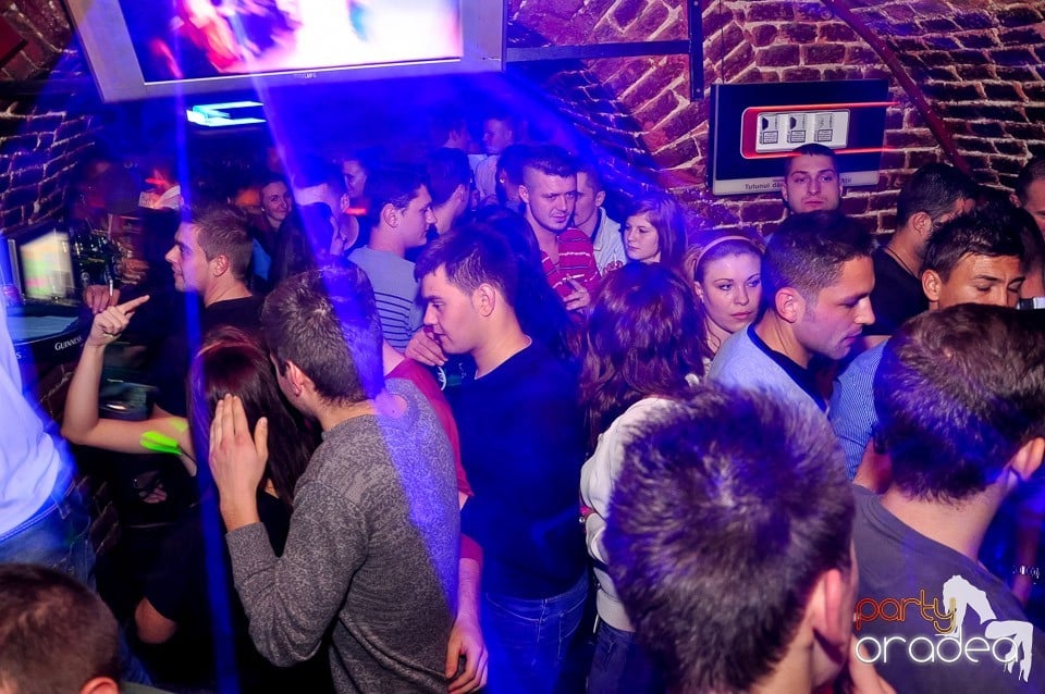 Party cu Promoţii în Club Escape,