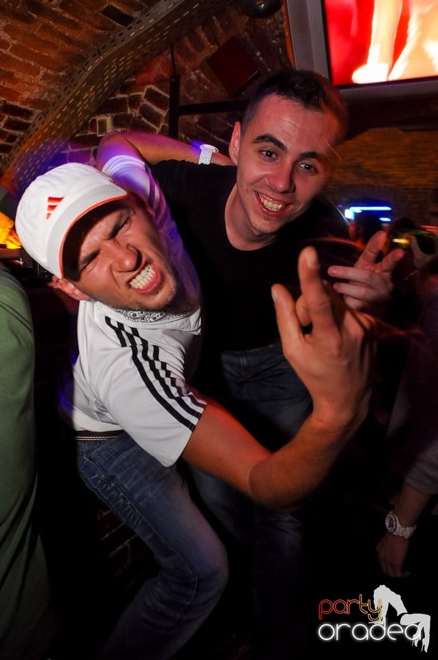 Party cu Promoţii în Club Escape,