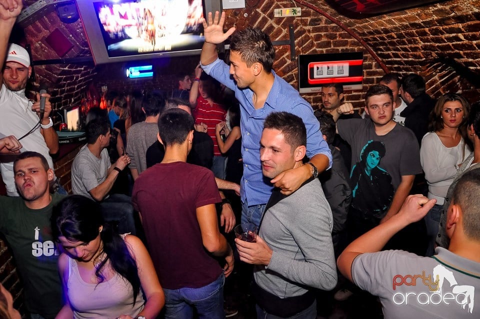 Party cu Promoţii în Club Escape,