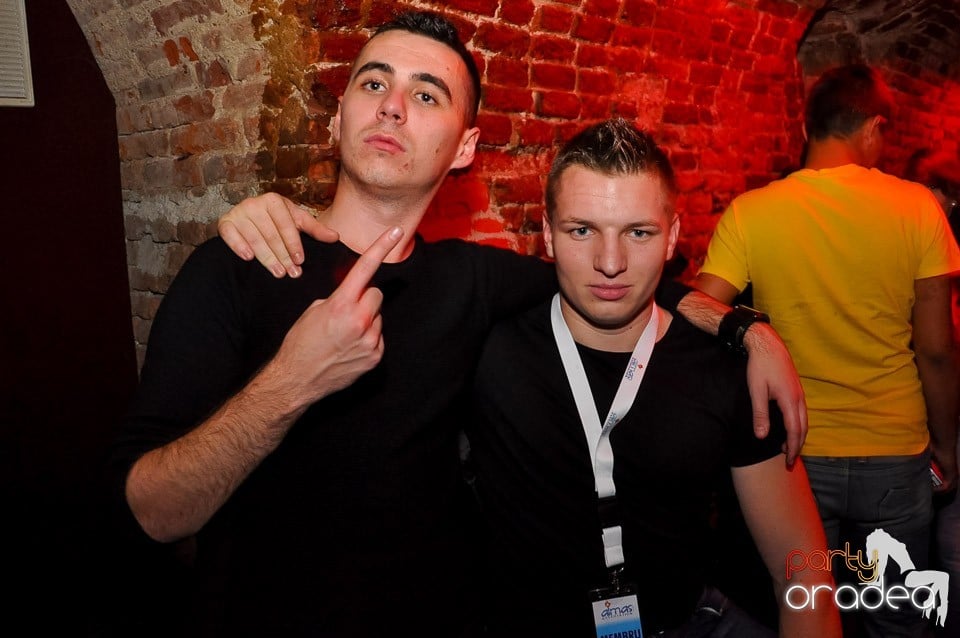 Party cu Promoţii în Club Escape,