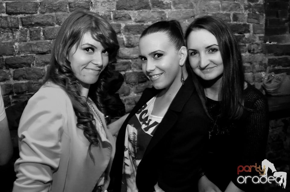 Party cu Promoţii în Club Escape,