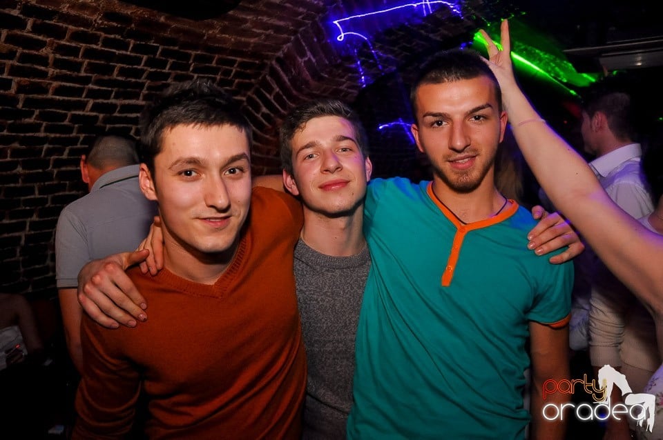 Party cu Promoţii în Club Escape,