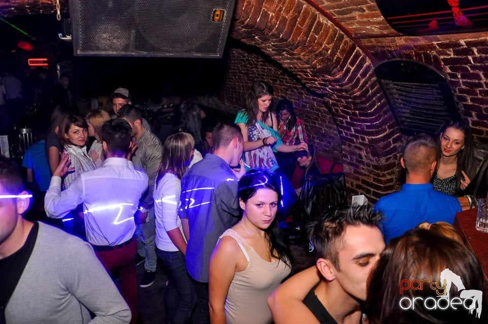 Party cu Promoţii în Club Escape,
