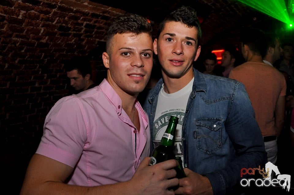 Party cu Promoţii în Club Escape,