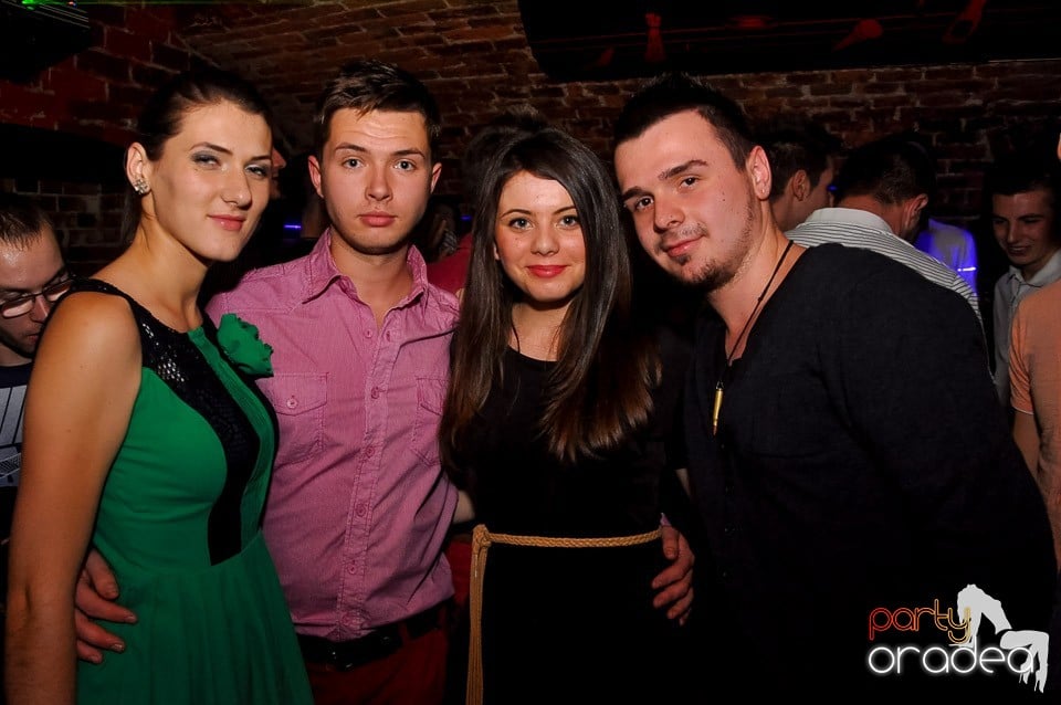 Party cu Promoţii în Club Escape,