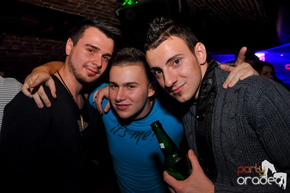 Party cu Promoţii în Club Escape,