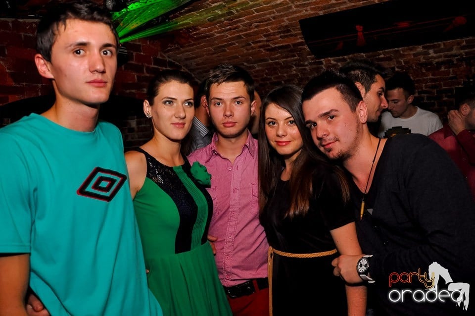 Party cu Promoţii în Club Escape,