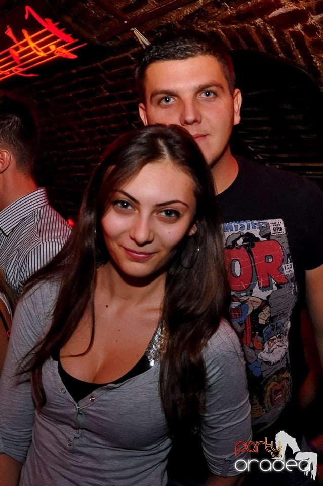 Party cu Promoţii în Club Escape, 